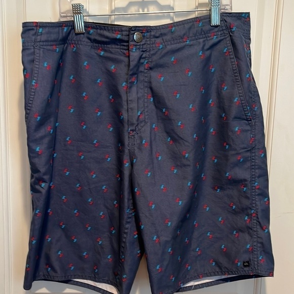 Quicksilver 🔥sale🔥🌟blue and red surf 🏄♂️ shorts - Picture 1 of 10